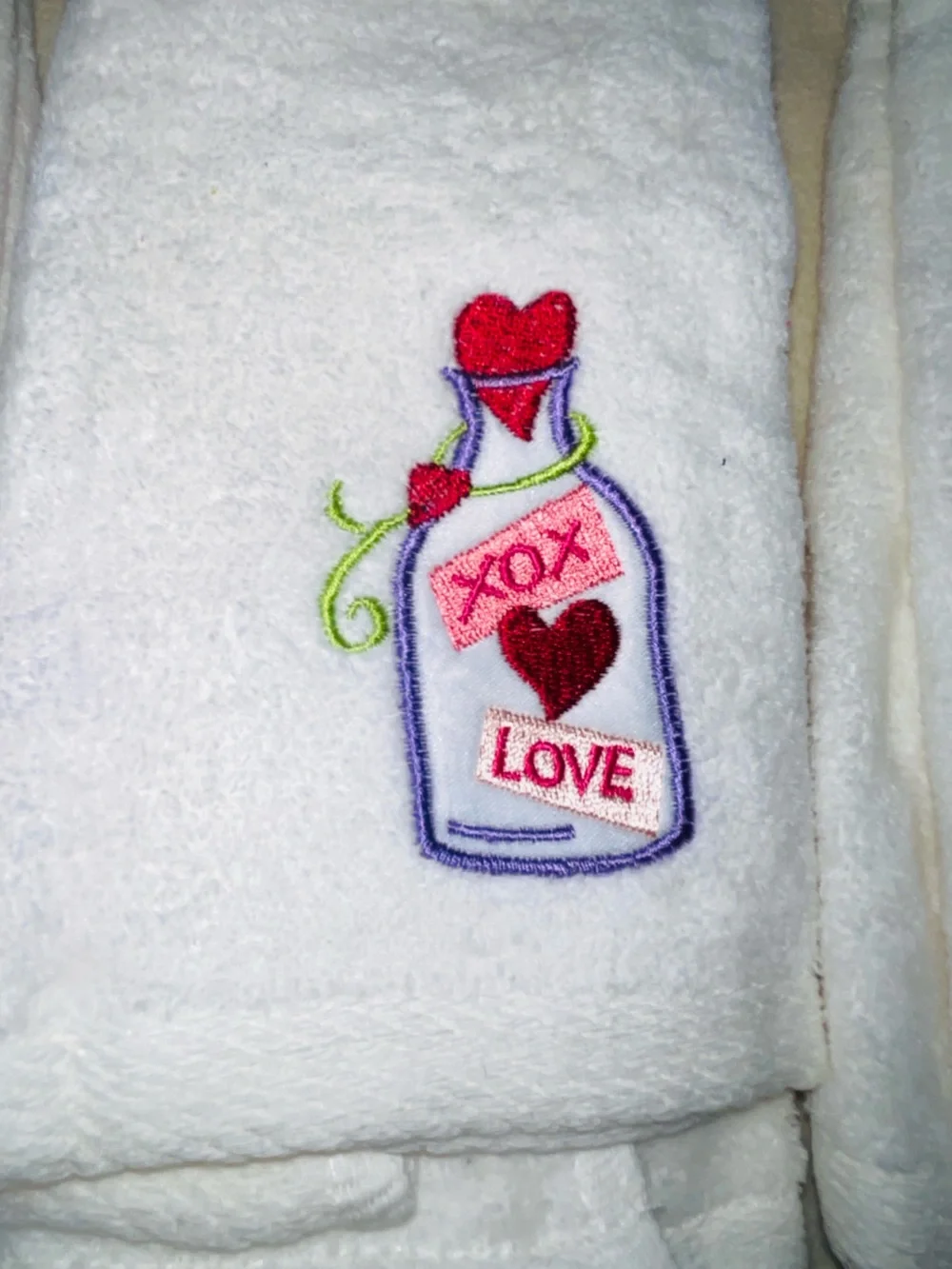 NWT Guest Hand Towels Love Hearts Valentines XO White & Pink Cotton